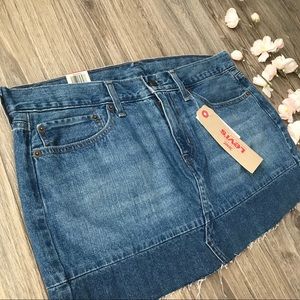 Levi’s NWT Blue Denim Skirt Size 30
